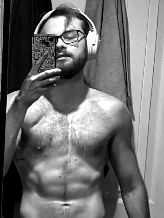 Miller at his leanest, with surgical scars visible on his chest